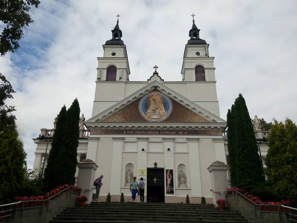 Obrazek posiada pusty atrybut alt; plik o nazwie Kościół-św.-Antoniego-Sokółka-lubiepodlasie.pl-Białystok-podlaskie-przewodnik.jpg